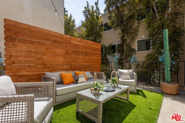 1045 N Kings Road # 107, West Hollywood