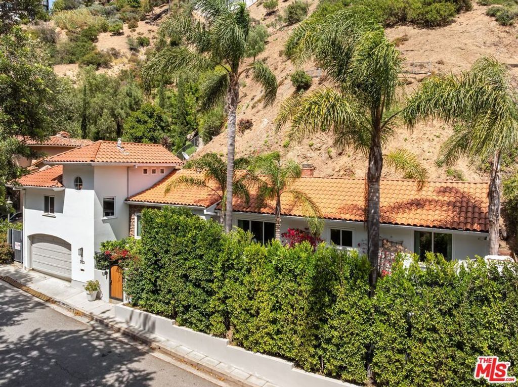 2130 Outpost Drive, Los Angeles