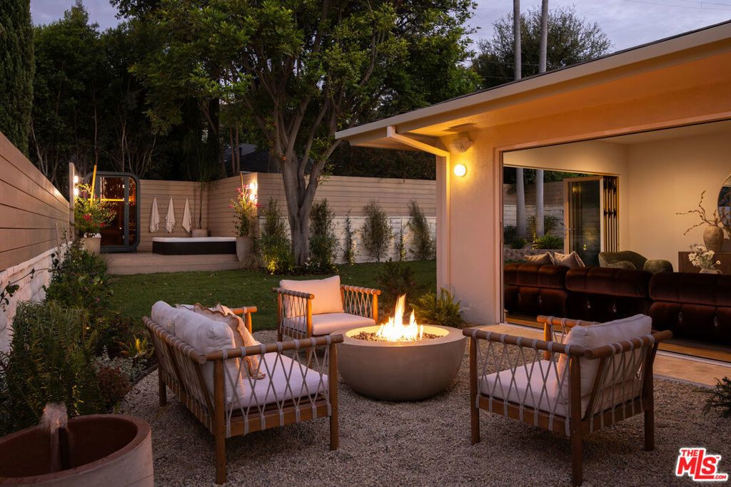 3684 Willowcrest Avenue, Los Angeles