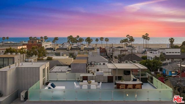49 Brooks Avenue, Venice