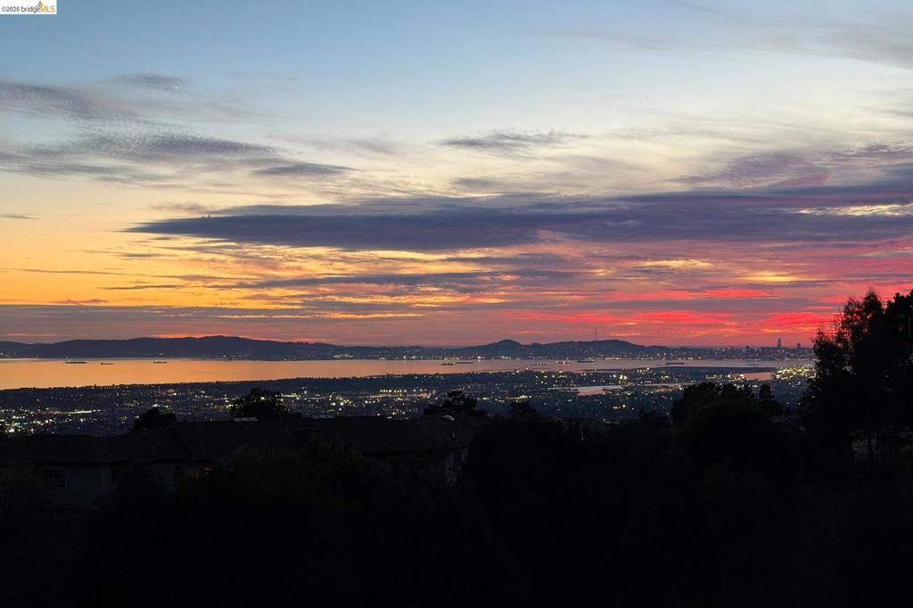 14 Hillcrest Ct, Oakland