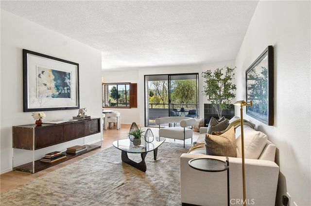 13331 Moorpark # 223, Sherman Oaks