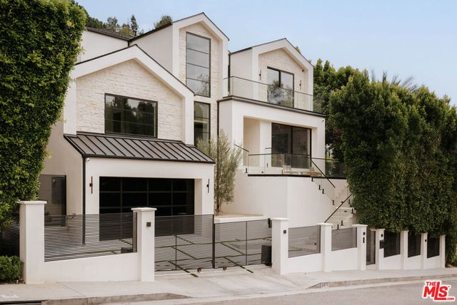 2878 Deep Canyon Drive, Beverly Hills