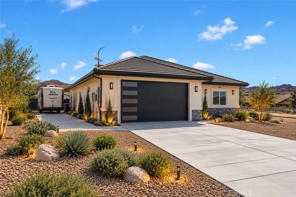 24911 Via Vista Rd, Apple Valley