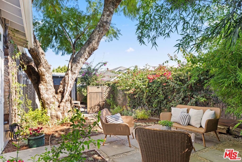 3310 London Street, Los Angeles