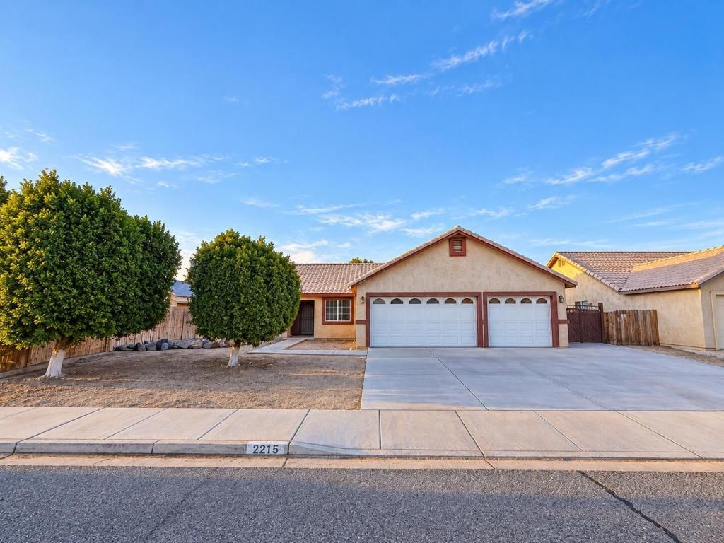 2215 Hidden, Blythe