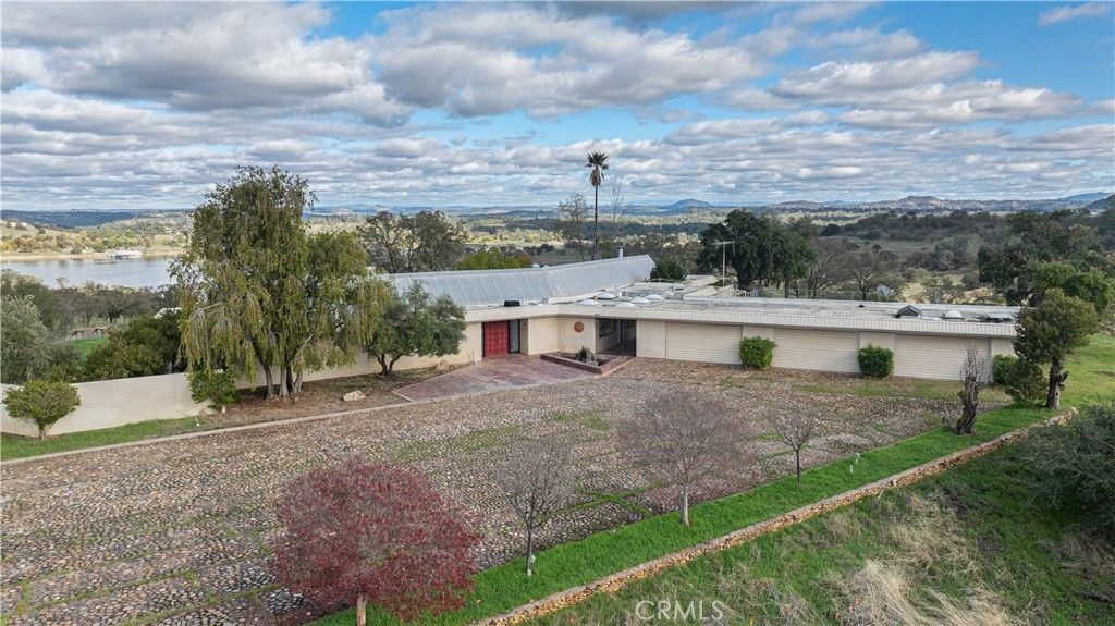 10497 Crystal, Wallace