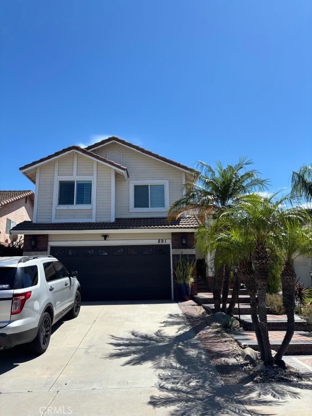 891 Hedges, Corona
