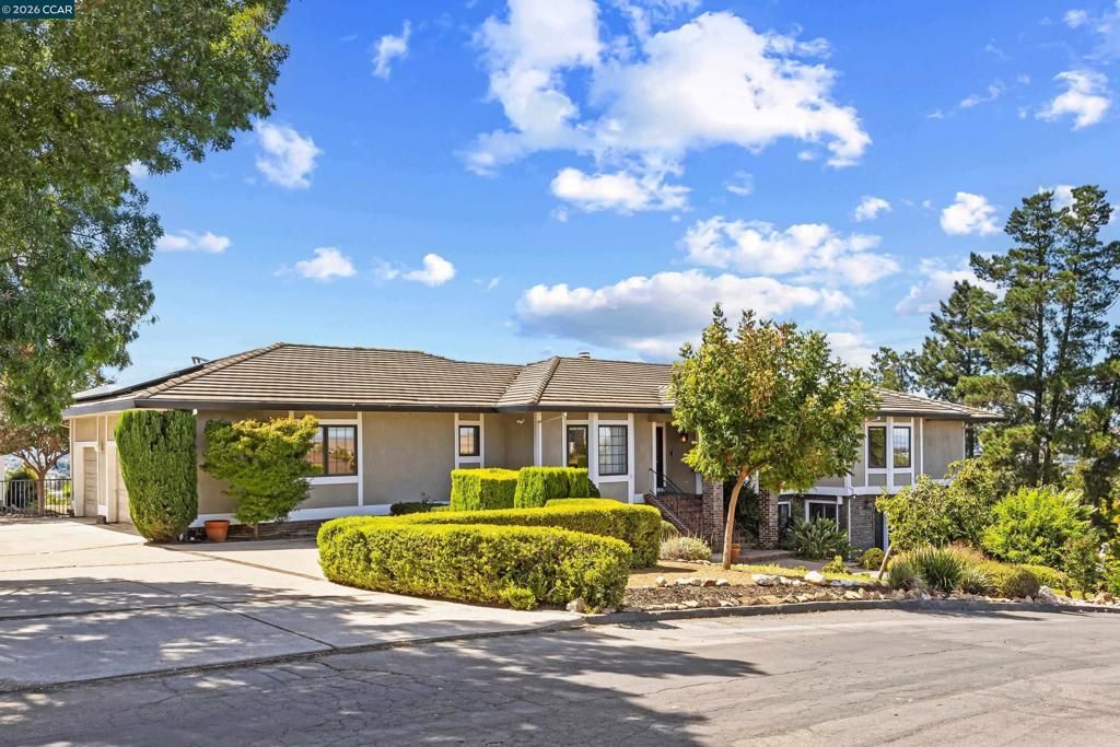 840 Ridge Dr, Concord
