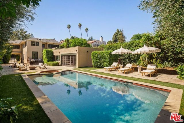2030 N Hobart Boulevard, Los Angeles