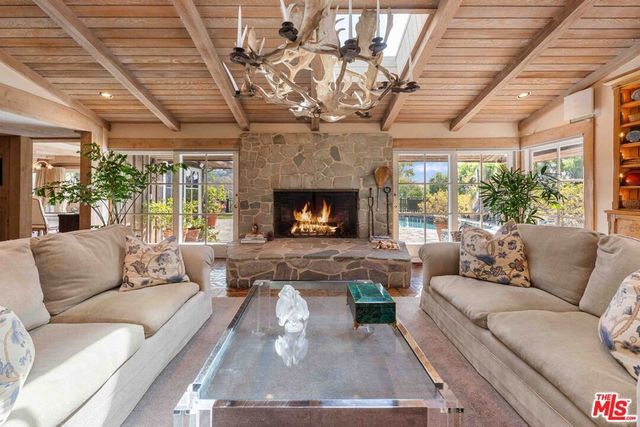 1250 Shadow Hill Way, Beverly Hills
