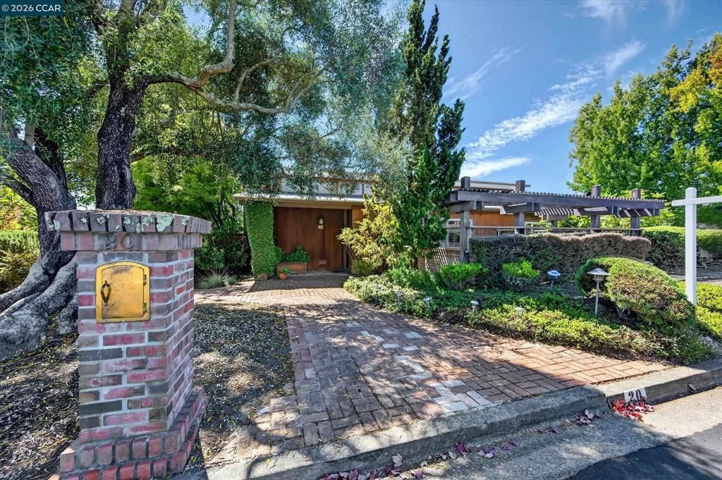 20 Donald Dr, Orinda