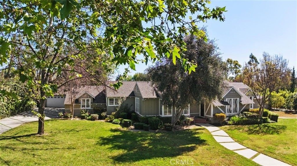 8756 Encino Avenue, Sherwood Forest