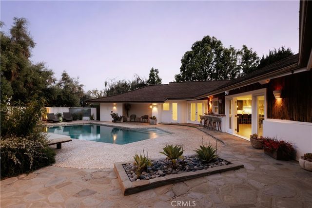 4173 Regal Oak, Encino