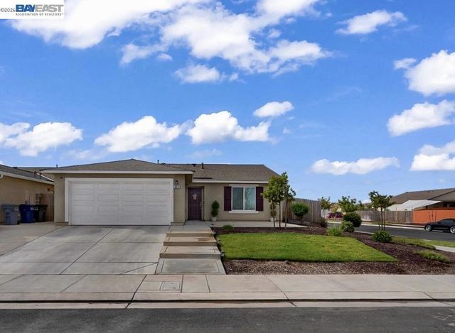 698 Keng Crt., Merced