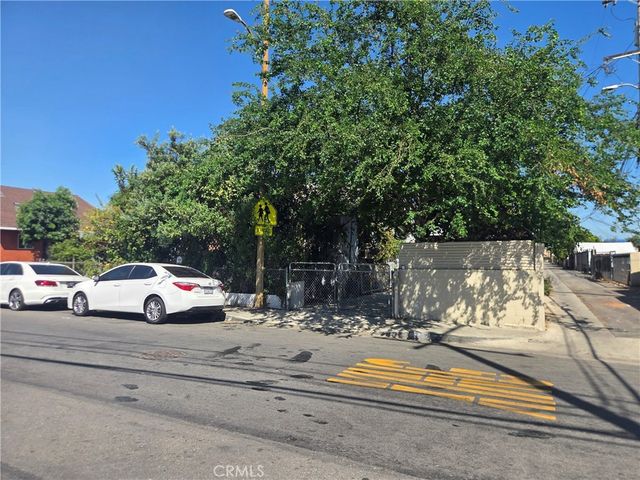 7500 Crockett, Los Angeles