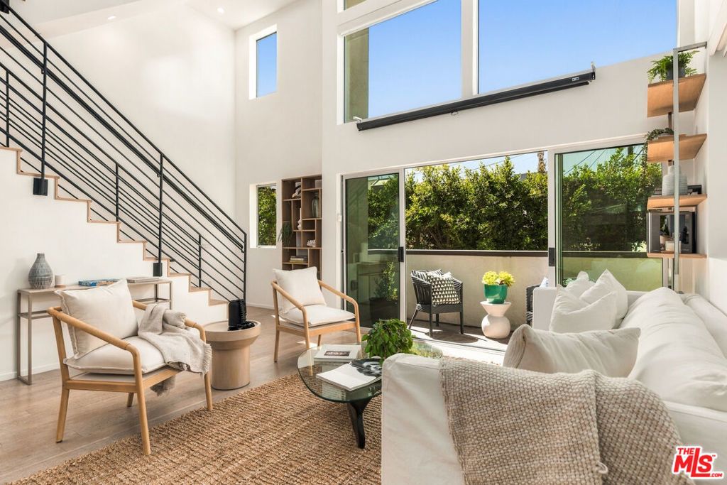 5411 W Wilshire Vista Lane, Los Angeles
