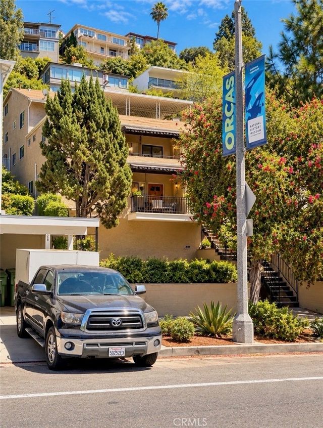 1825 N Easterly Terrace, Silver Lake