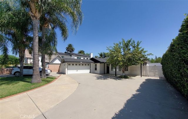 8132 Hatillo, Los Angeles