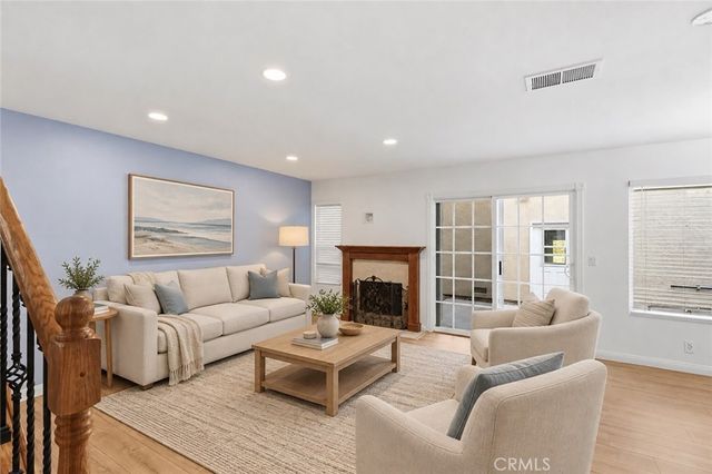 8 Silverwood, Irvine
