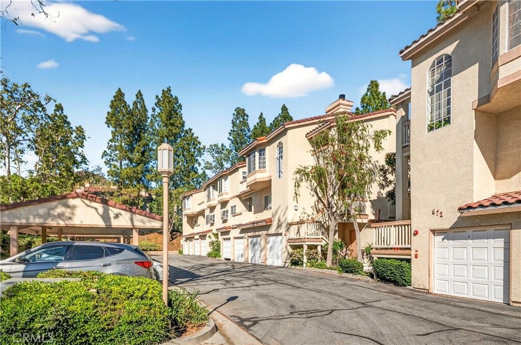 688 Indian Oak Lane # 102, Oak Park