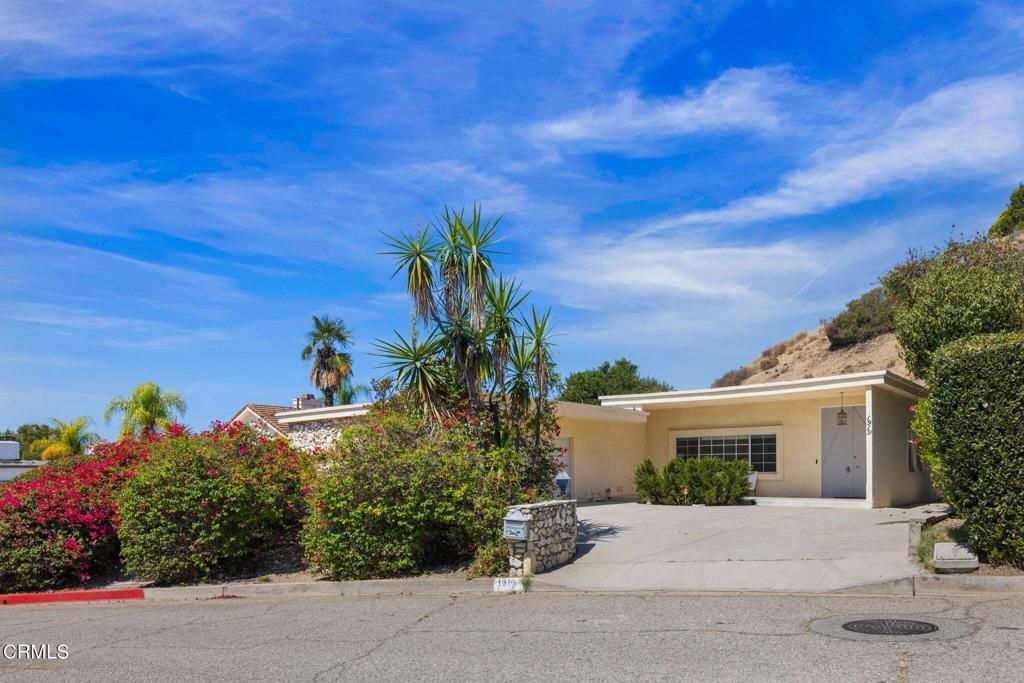 1919 Deermont Road, Glendale