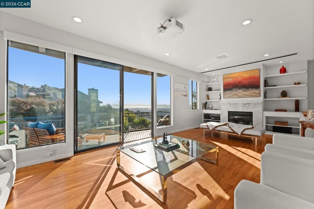 5 Schooner Hill, Oakland