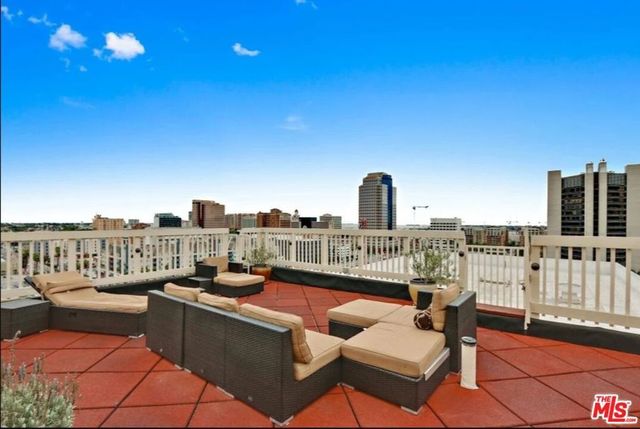 315 W 3rd Street # 203, Long Beach