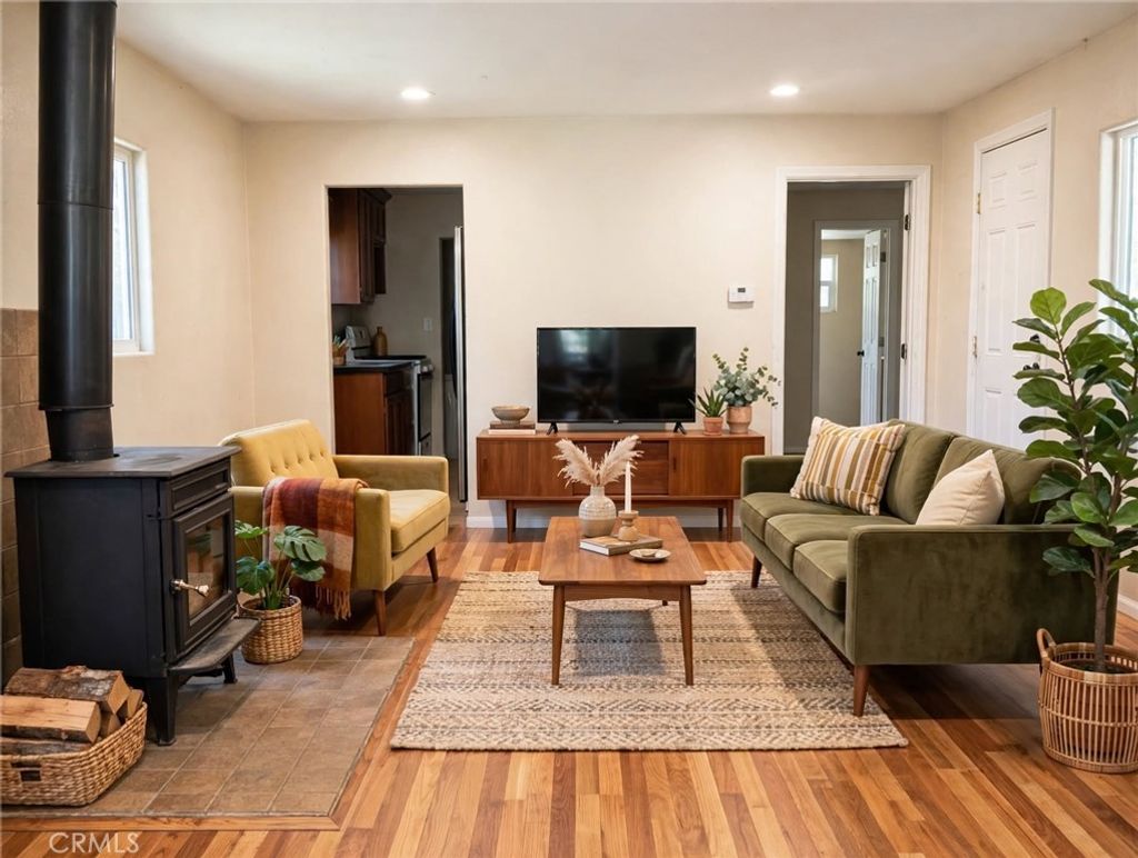 796 N Village, Crestline