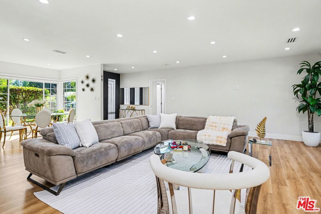 17409 Kinzie Street, Los Angeles