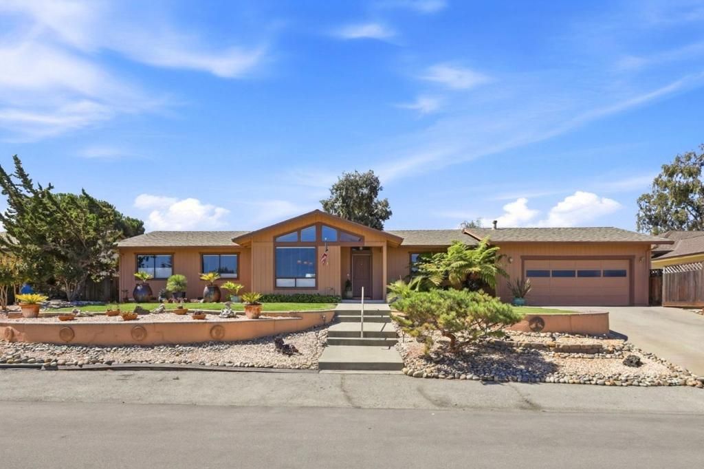 400 Donald Drive, Hollister