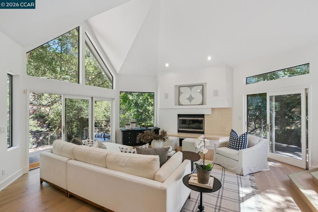 11 Redwood Cir, Lafayette