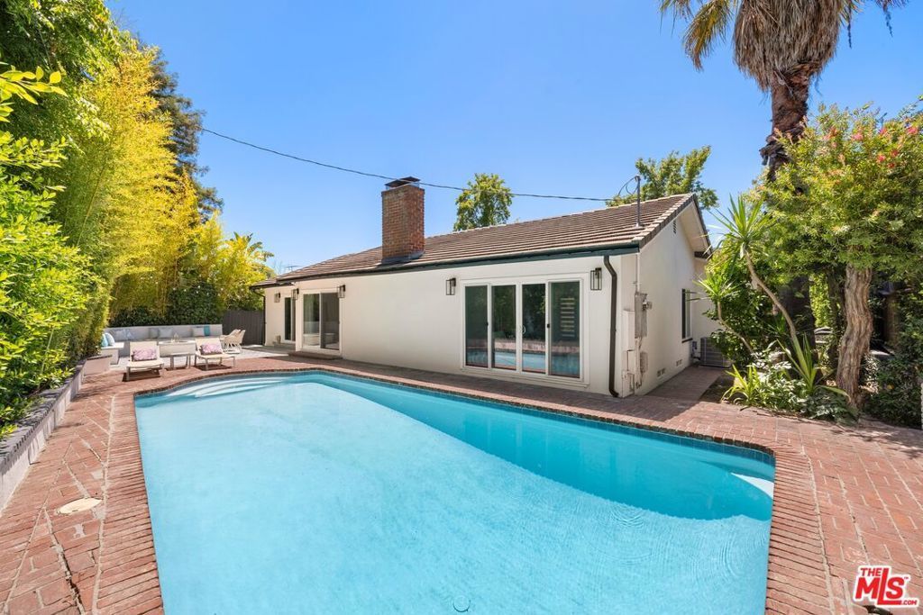 16141 Dickens Street, Los Angeles