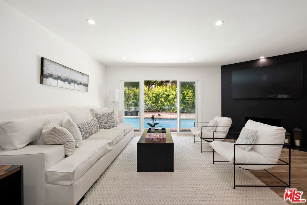 16141 Dickens Street, Los Angeles