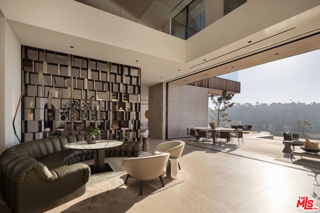 10733 Stradella Court, Los Angeles