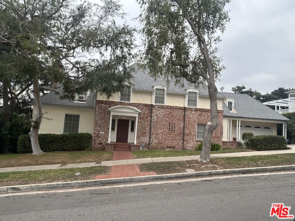 5975 S Citrus Avenue, Los Angeles