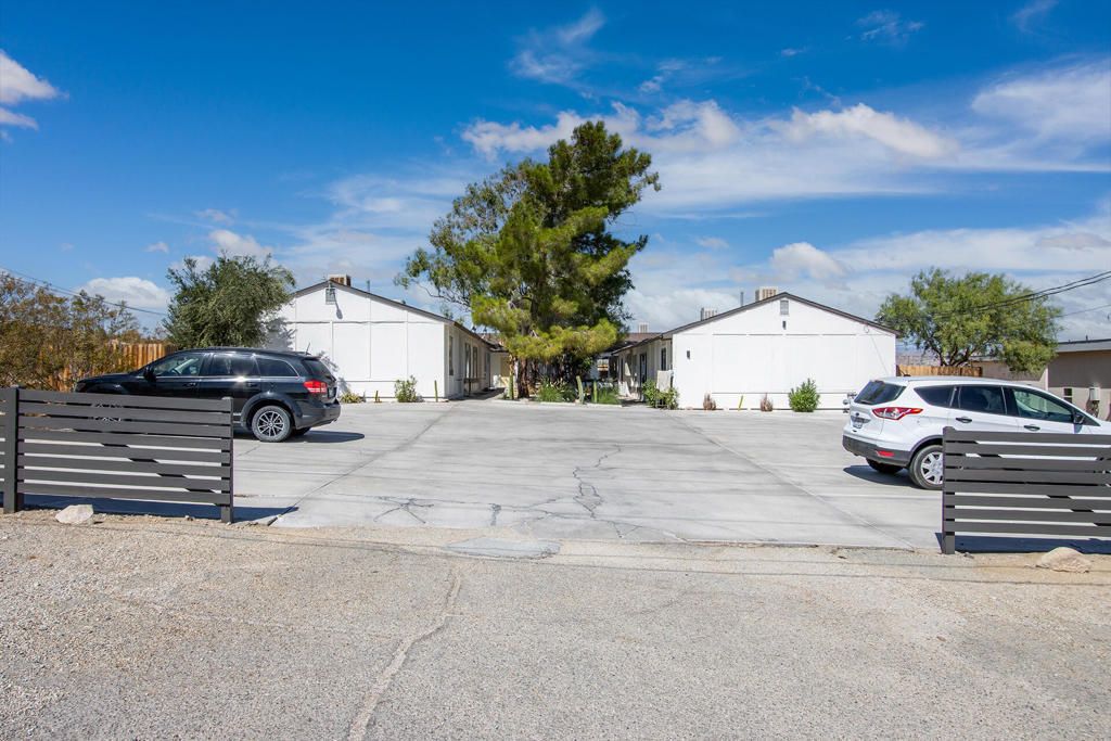 7382 Olympic Road, Joshua Tree