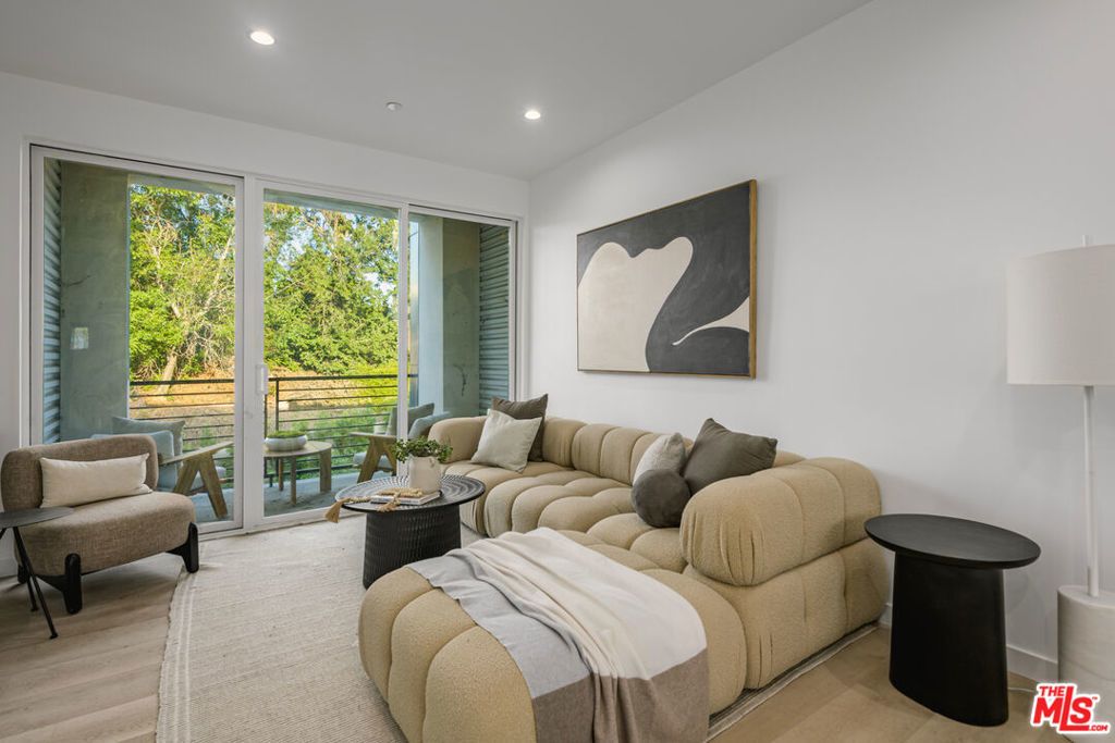 5851 Westside Crossing Lane, Los Angeles