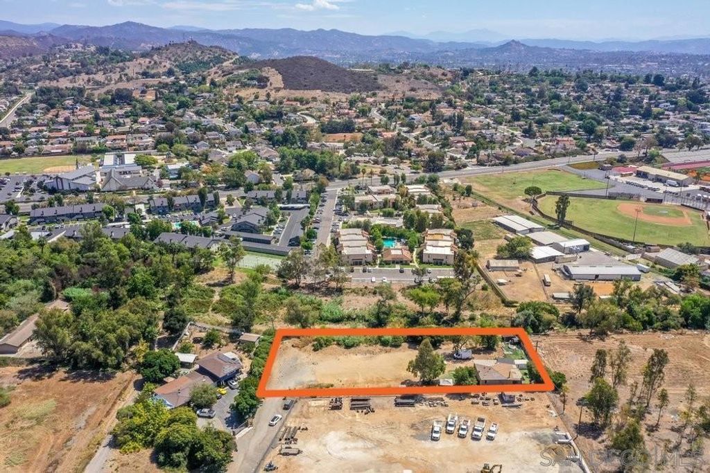 1828 N Iris Ln, Escondido