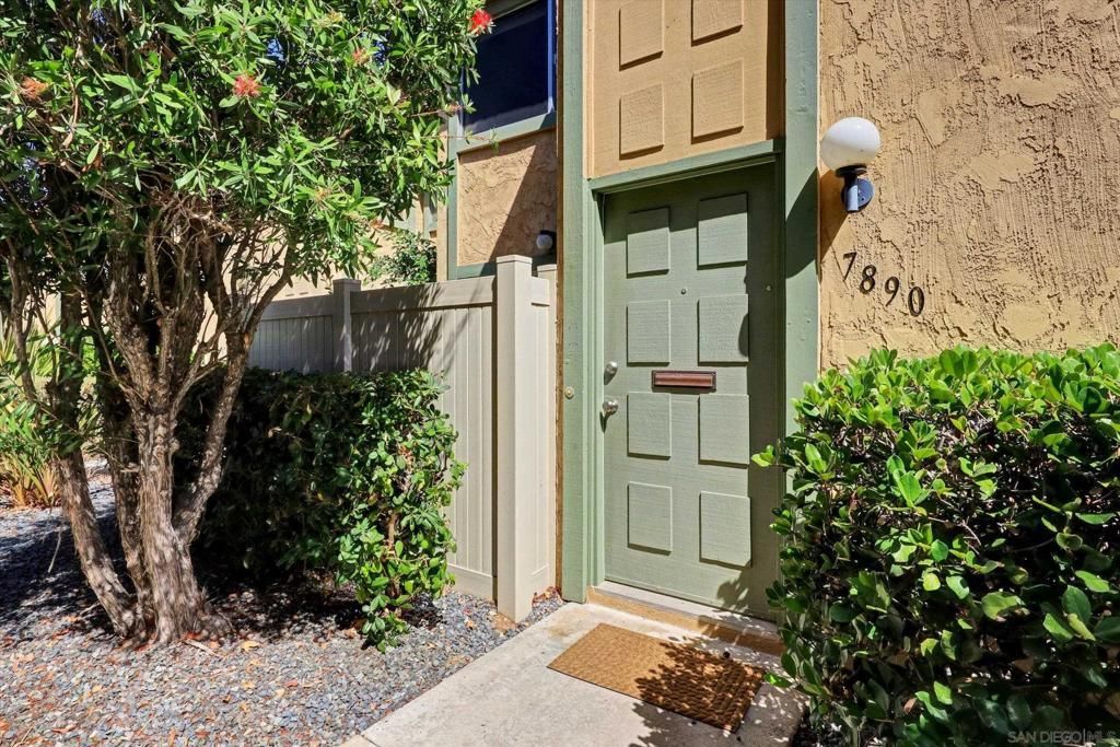 7890 Hummingbird Ln, San Diego