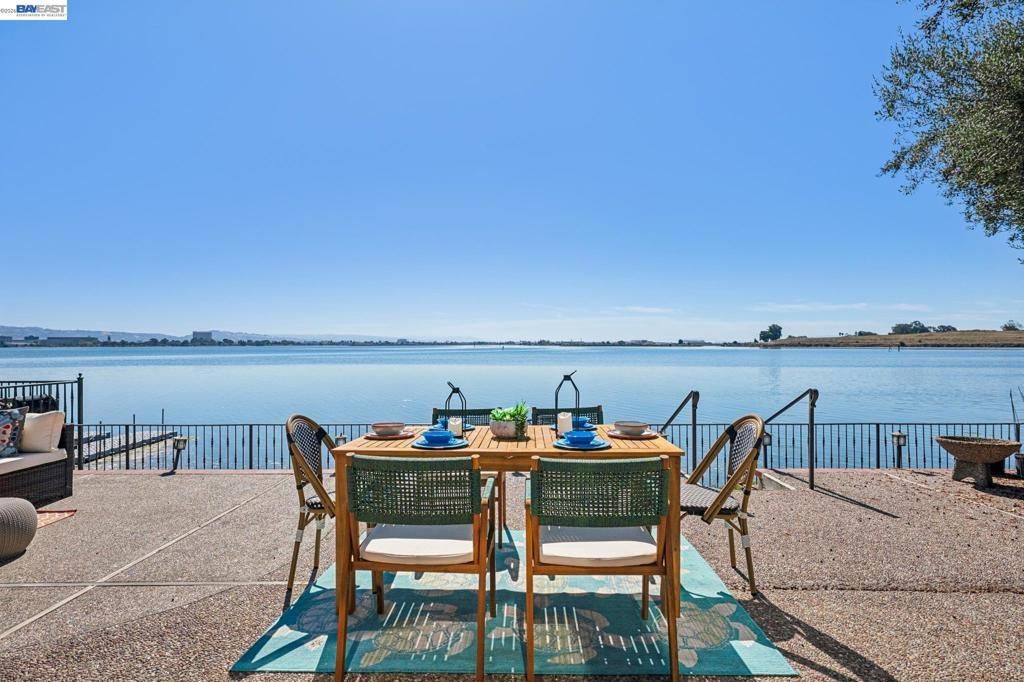 1312 Eastshore Dr, Alameda