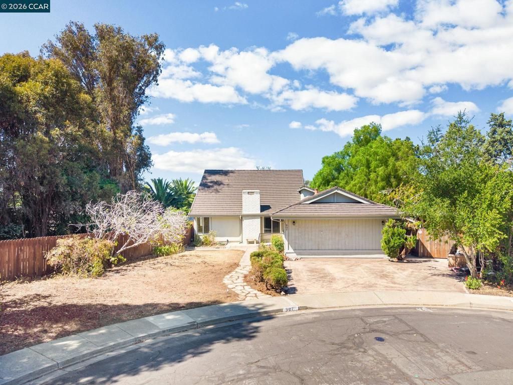 907 Lyon Ct, Concord