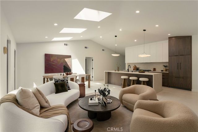 6132 W 82nd, Los Angeles