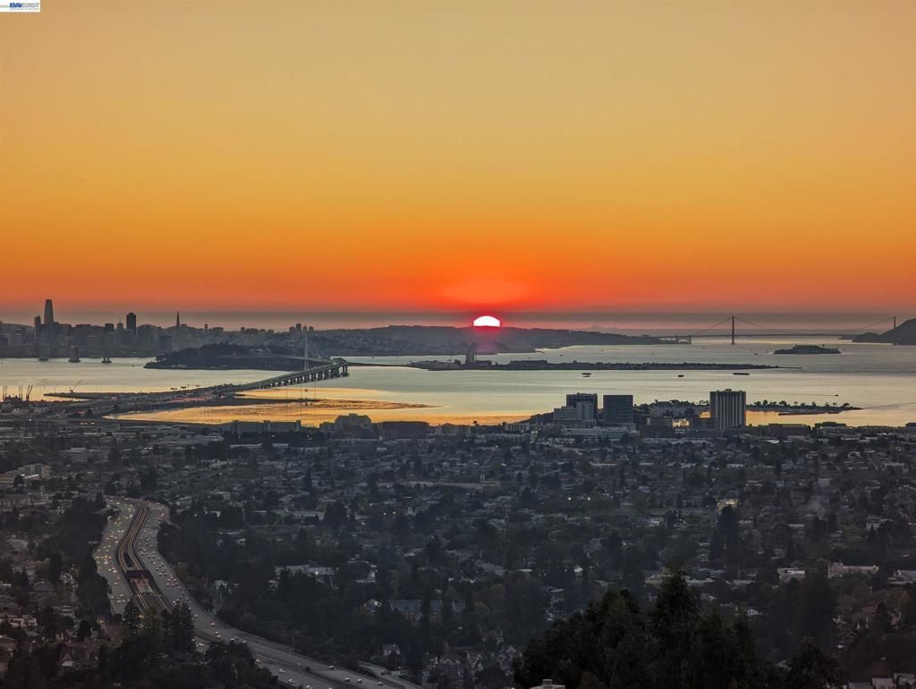 8 Starview Dr, Oakland