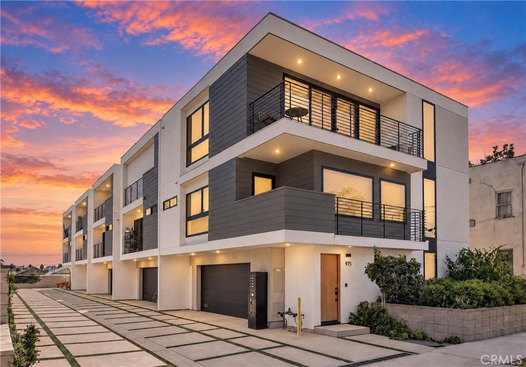 971 N Starlight Court, Los Angeles