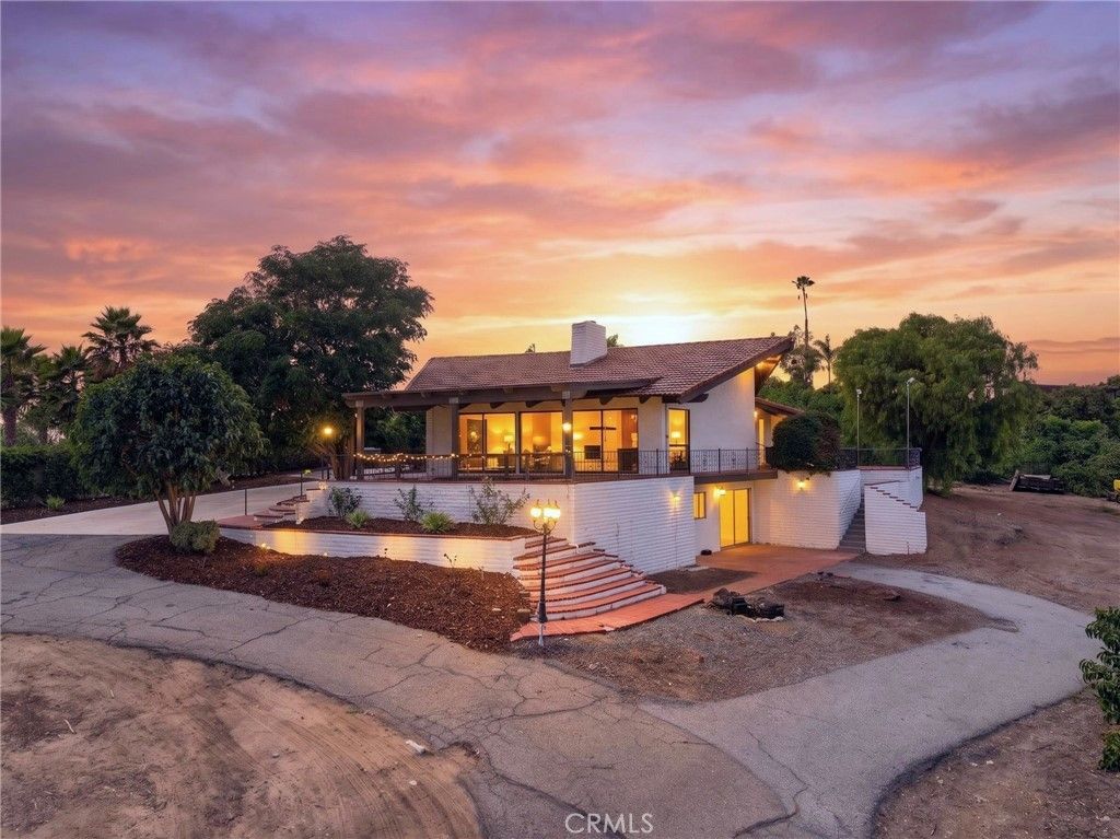 2801 E Mission Road, Fallbrook