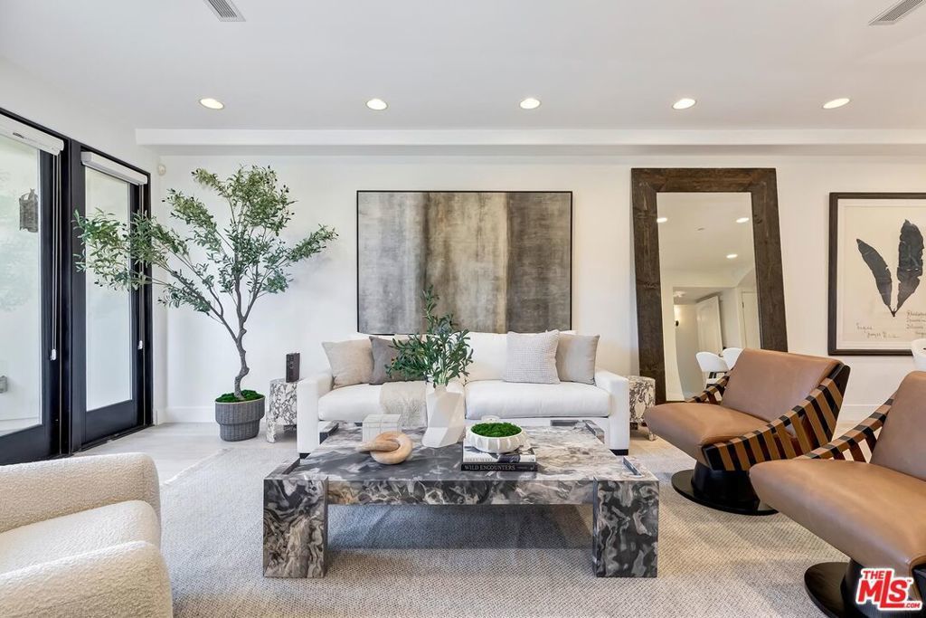 11715 Chenault Street # 102, Los Angeles