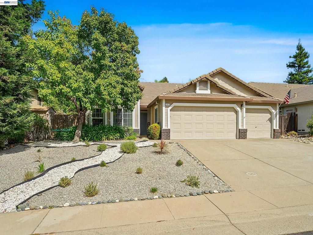 3327 Chapelle Dr, Roseville