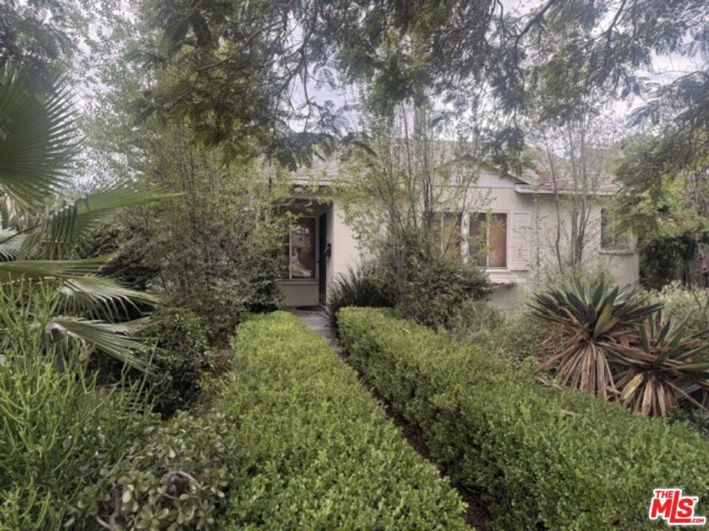 11842 Ocean Park Boulevard, Los Angeles