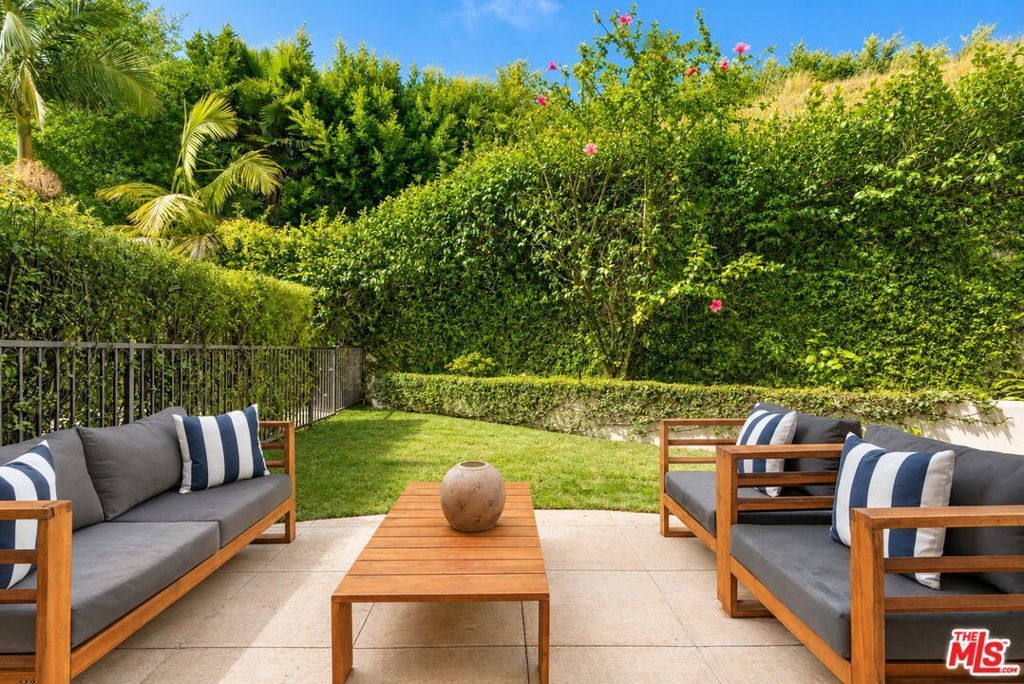 23963 De Ville Way, Malibu